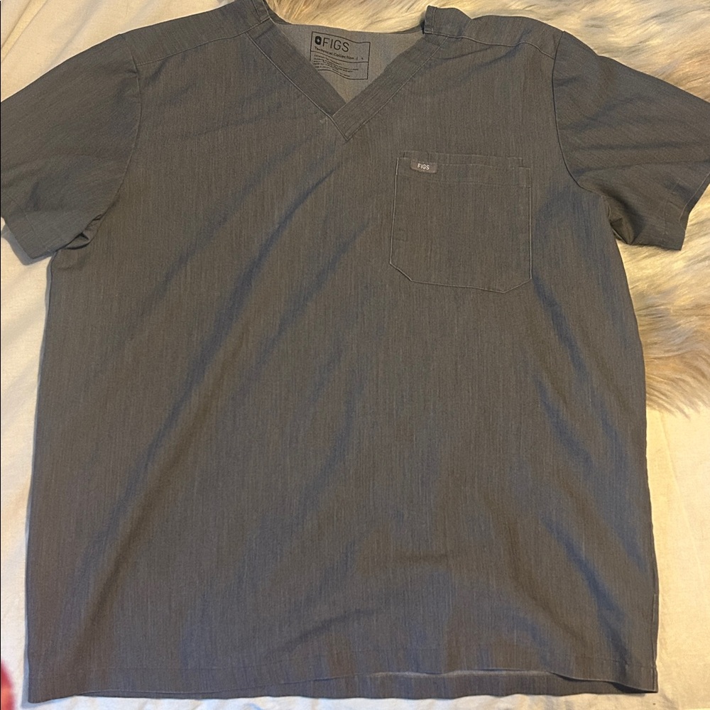 Men’s graphite figs scrub top